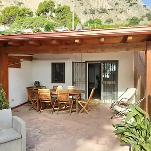 https://villa-caterina-palermo.sicilyhotelsitaly.net